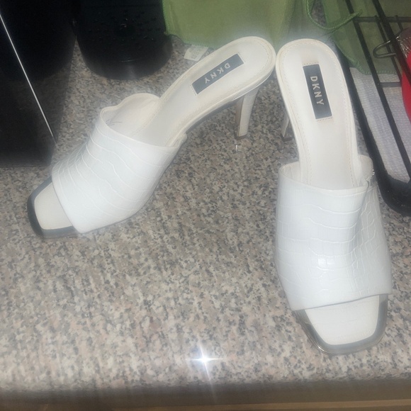 Heel - Picture 2 of 2